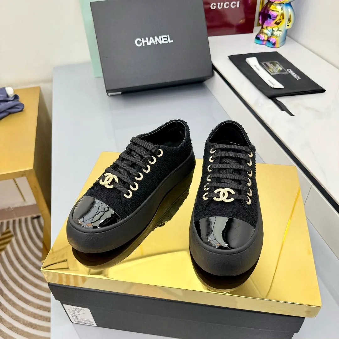 👟👟Ex-factory price 520👟👟 Top-quality cloth-covered version, original quality! ! ! Chanel Chanel - 2025 biscuit shoes, the top casual sports shoes in the counter, this classic design; the upper is electro-embroidered with a variety of craftsmanship; the outsole is fashionable and sporty; the extraordinary inclusion of a variety of color elements... The diversified mix and match is very good-looking and versatile, casual, fashionable, sports, and outdoor can be taken into account... ꫛꫀꪝ Go➫ Material: ❶Upper: Original first-layer cowhide ❷Inner: Sheepskin ❸Outsole is based on: Original TPU combination outsole. Full set of boutique packaging for women 35–40-41. Customized. Non-refundable. 👉